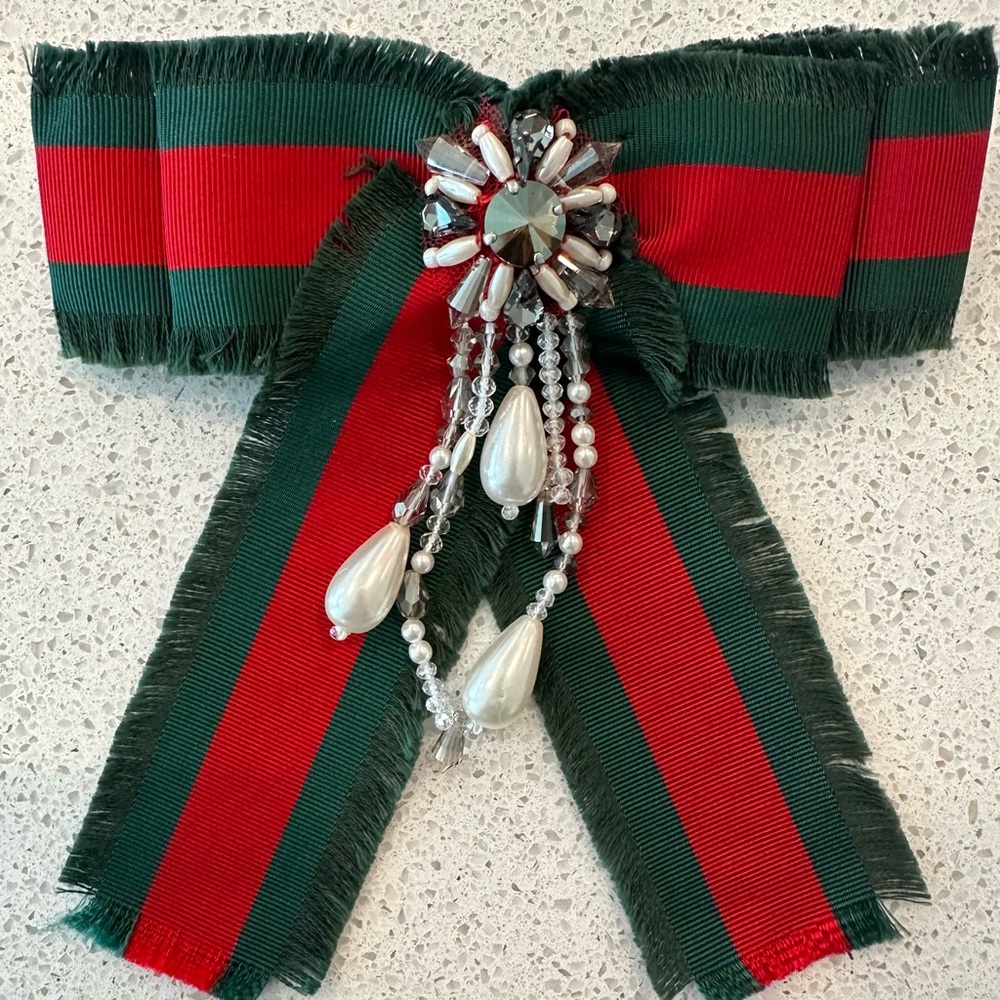 Authentic GUCCI Grossgain Bow pin/brooch with pearls & crystals.